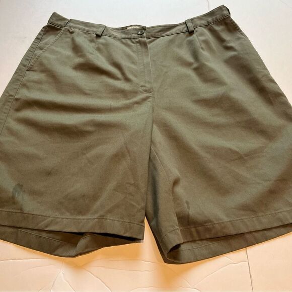 L.L. Bean Women's Cotton Bermuda Shorts Olive Green Size 18W Plus - Picture 1 of 8